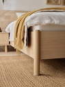 Lit avec appui-tête large avec sommier 160x200 OMM II chêne clair