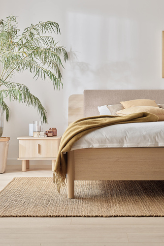 Lit avec appui-tête large avec sommier 140x200 OMM II chêne clair